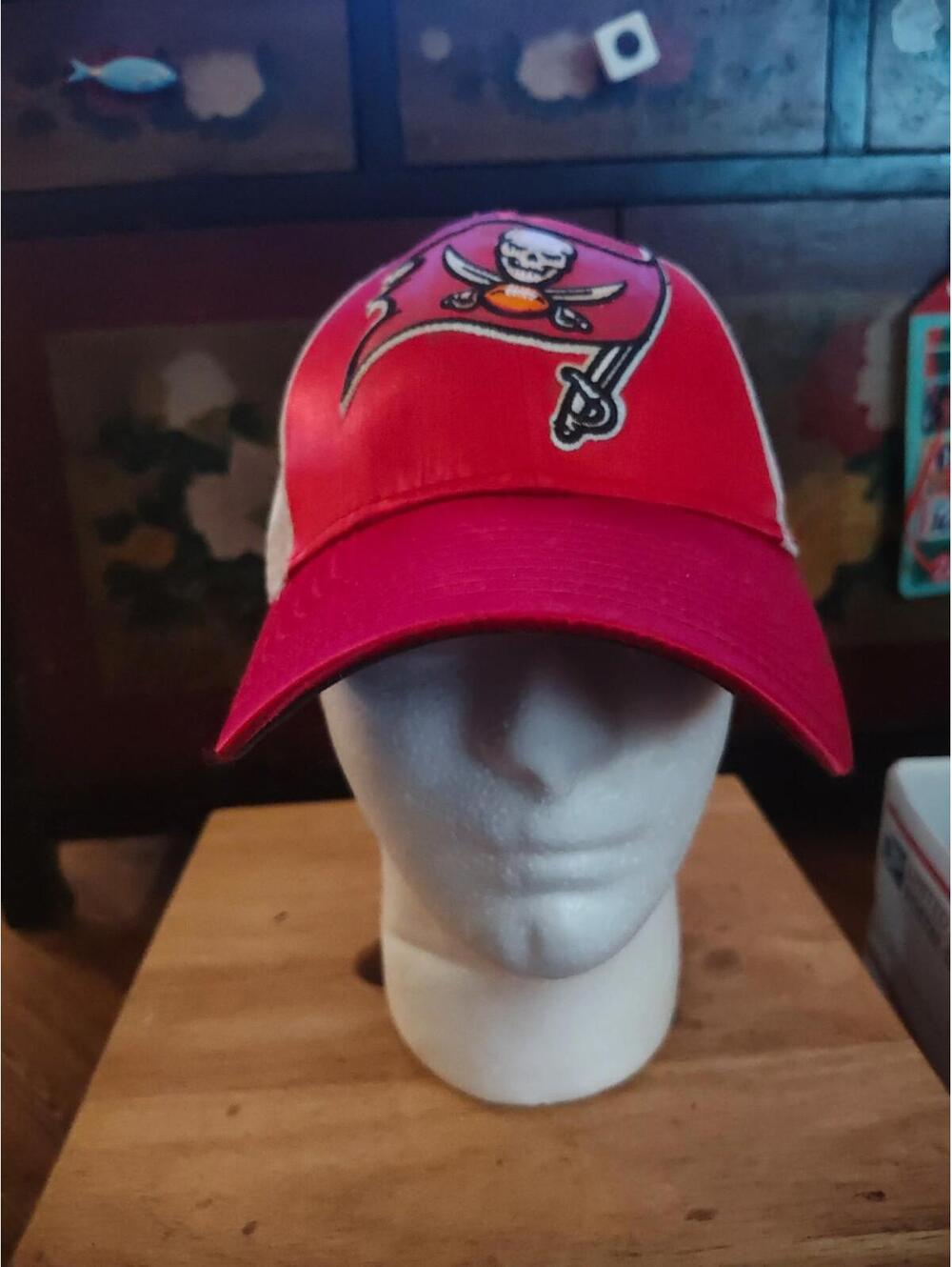 Women's New Era NFL Tampa Bay Buccaneers Trucker Baseball Hat/Cap - EUC